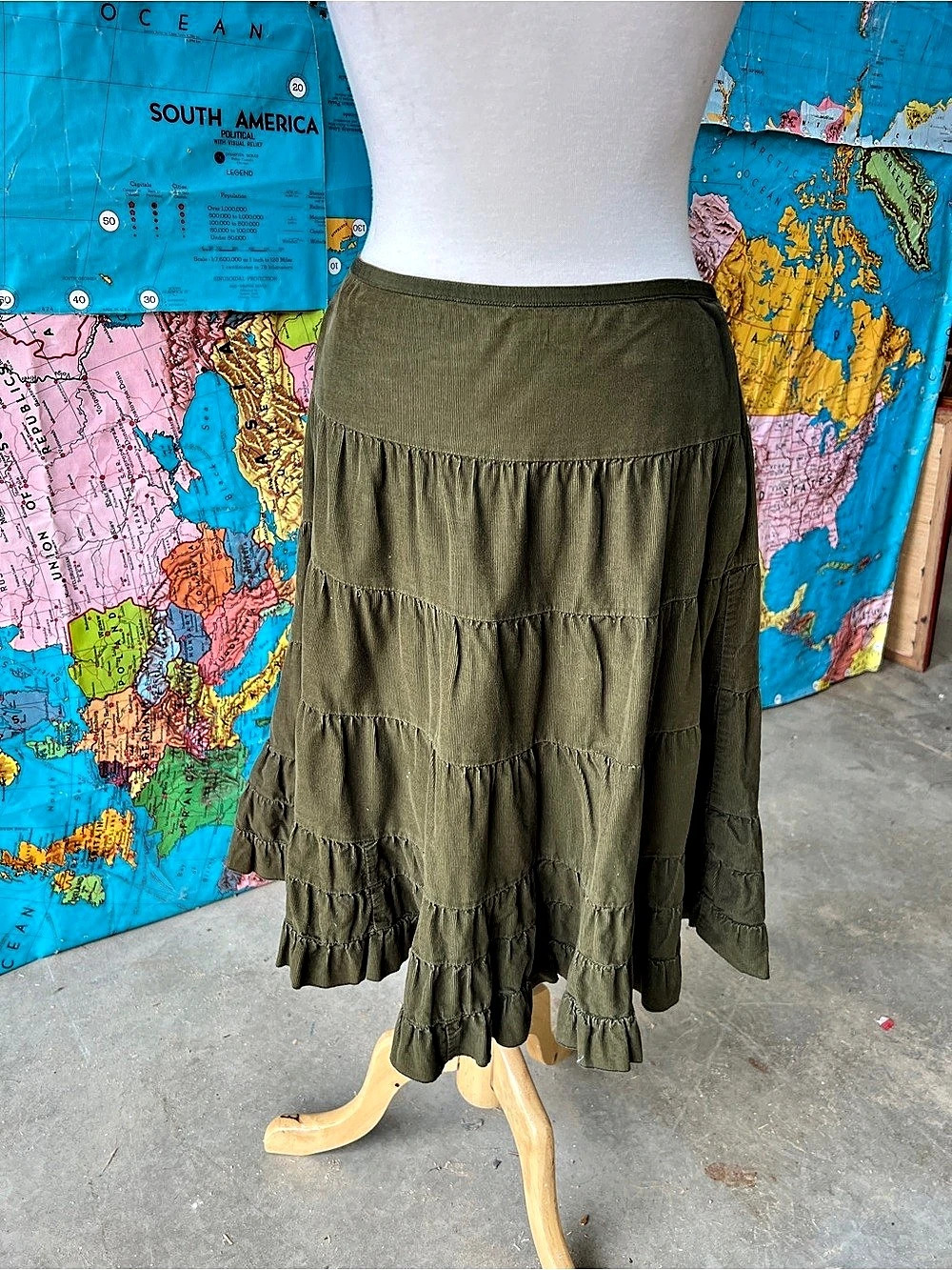 The Limited Tiered Ruffle Midi Skirt in Green Size 6